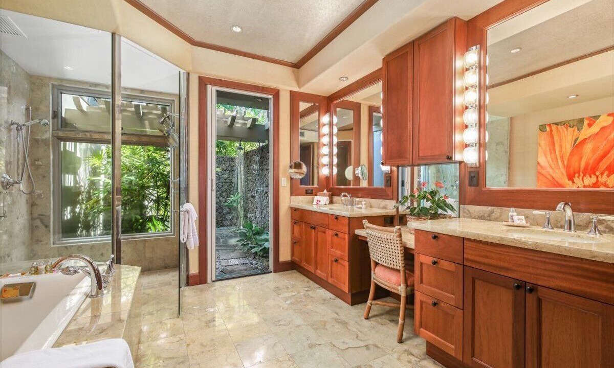 Photo of Bathroom in Kaupulehu