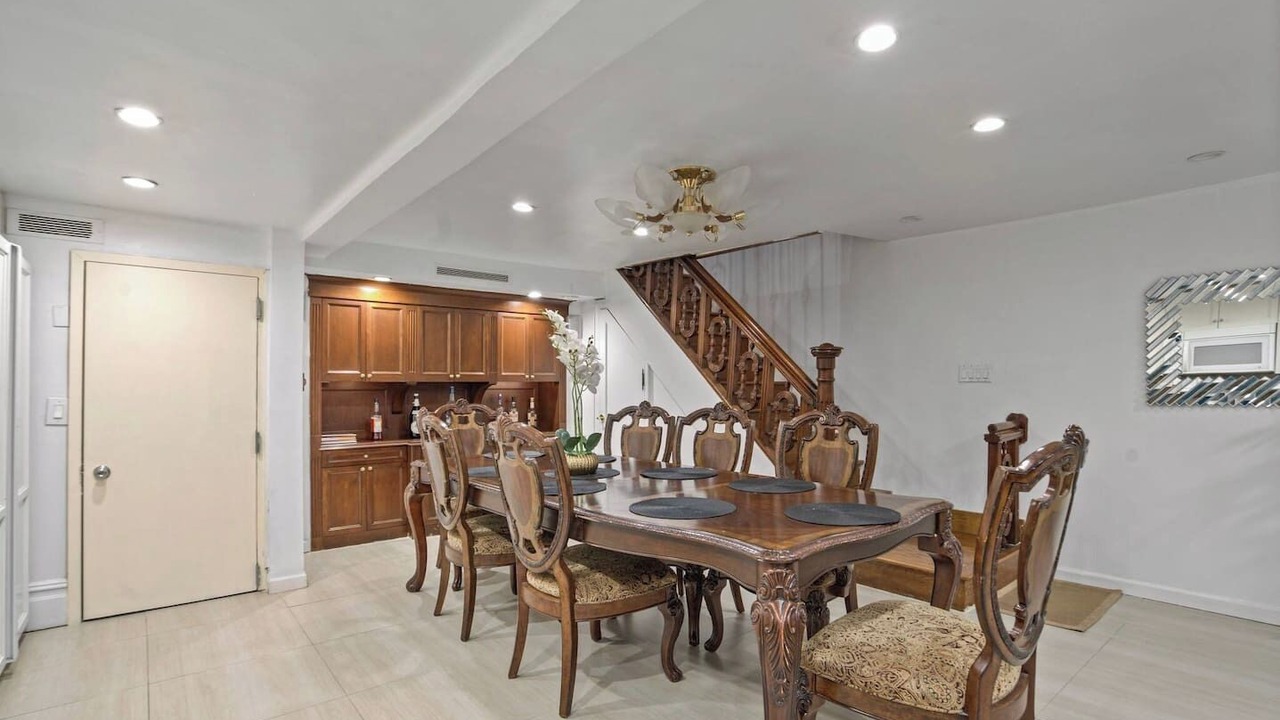 Photo of Livingroom in Midtown East