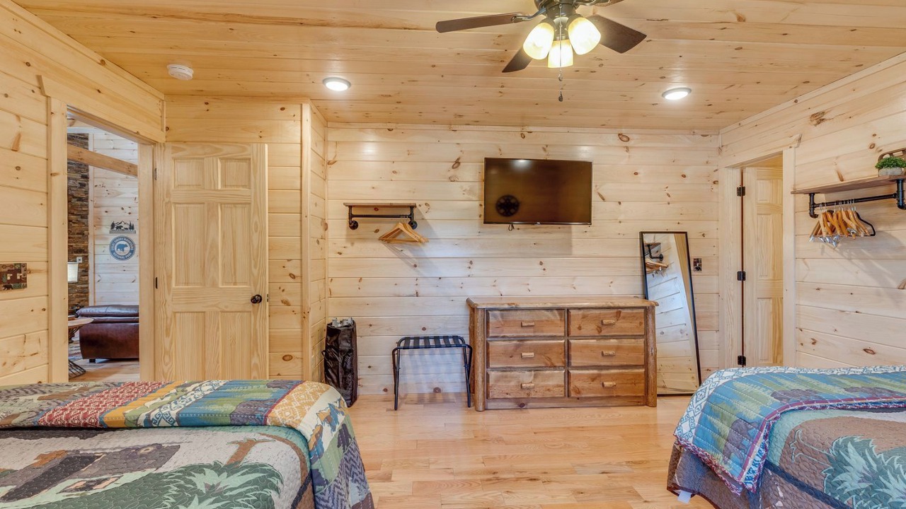 Photo of Bedroom in White Oak Lodge
