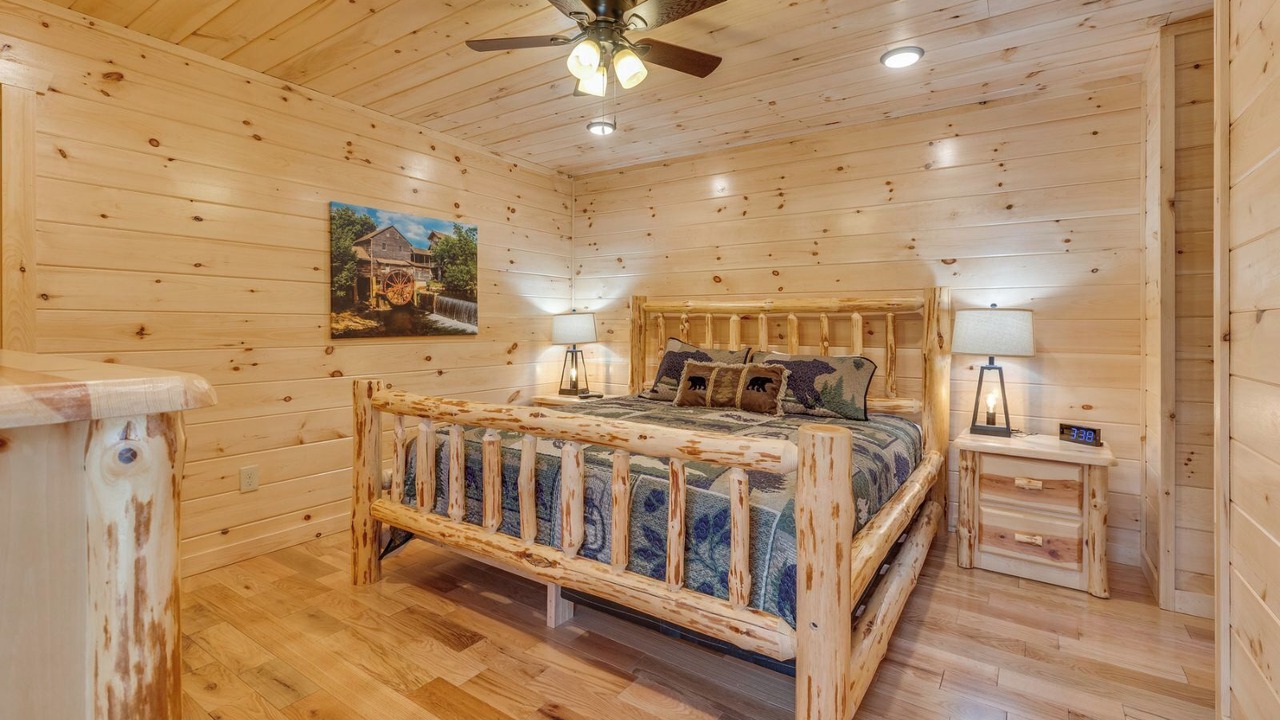 Photo of Bedroom in White Oak Lodge