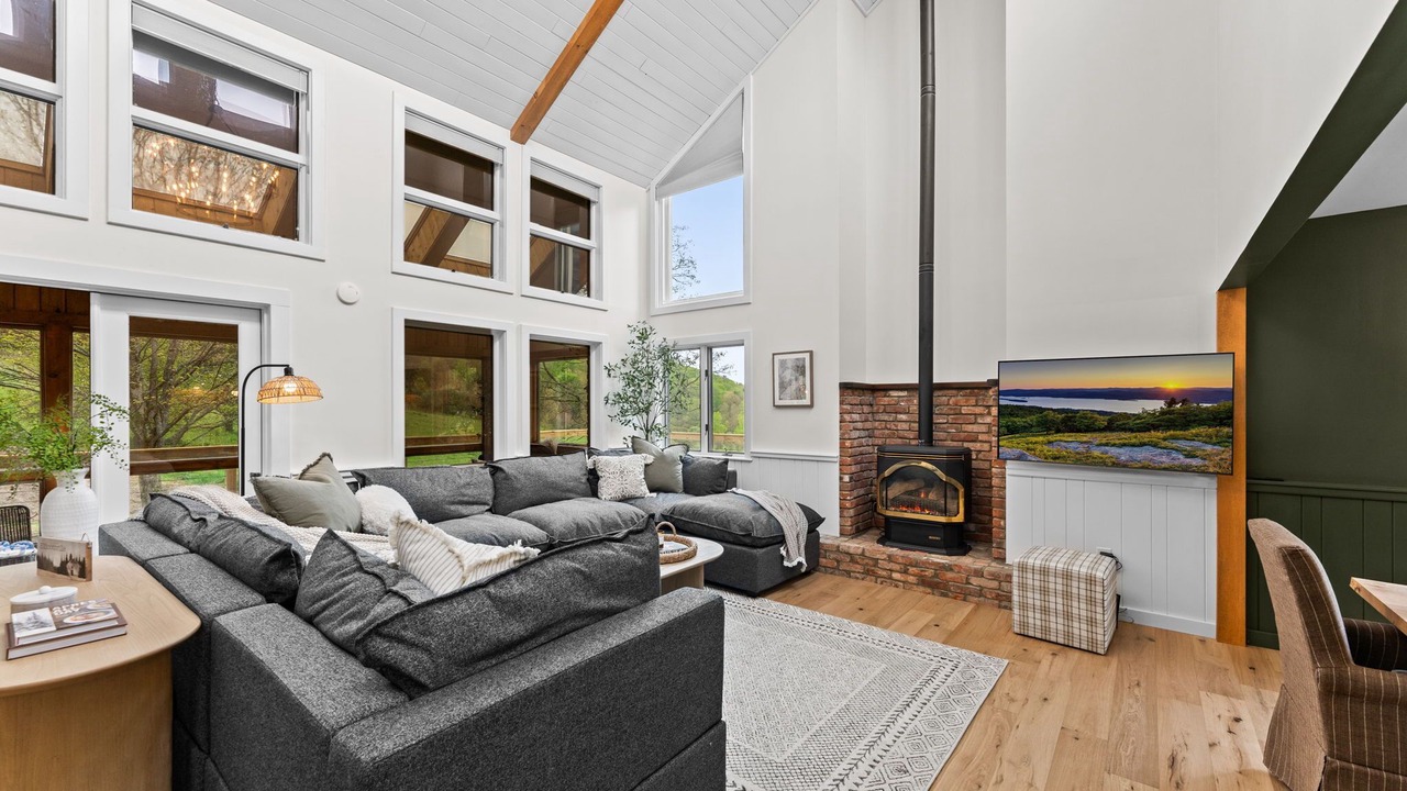 Photo of Livingroom in Ellicottville
