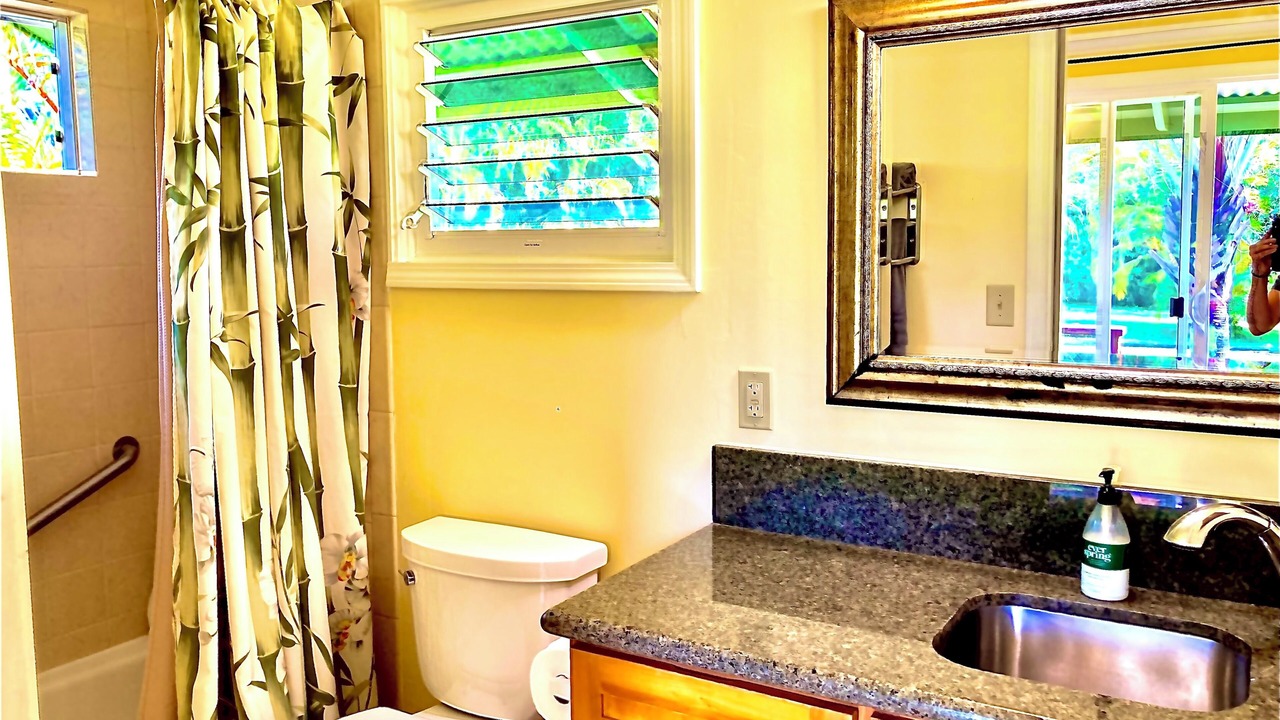 Photo of Bathroom in Pahoa
