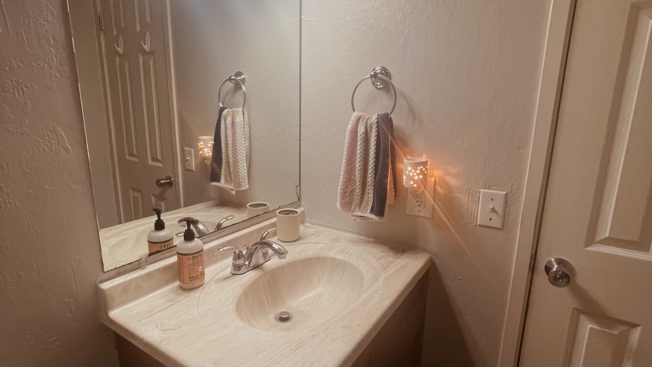 Photo of Bathroom in Makaha Valley