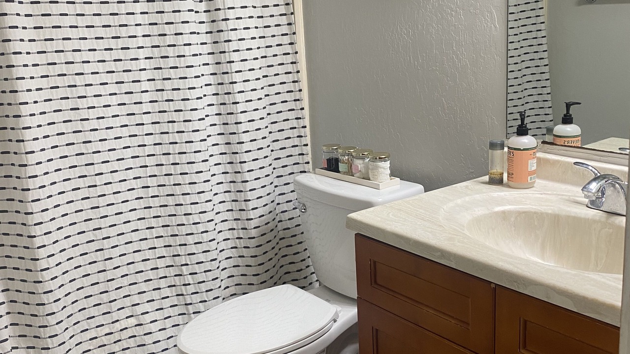 Photo of Bathroom in Makaha Valley