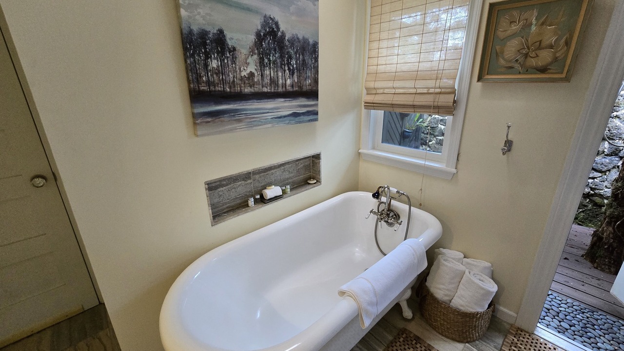 Photo of Bathroom in Royal Hawaiian Estates