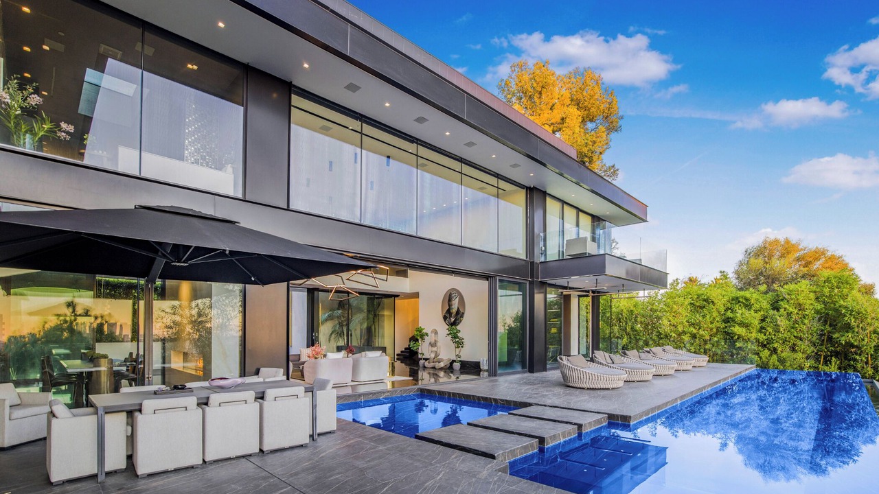 Photo of Outdoor in Hollywood Hills West