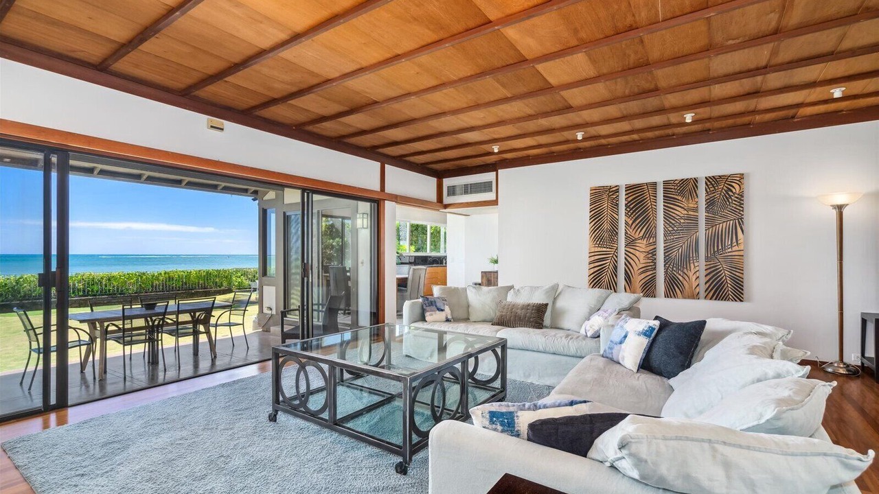 Photo of Livingroom in Hawaii Loa Ridge