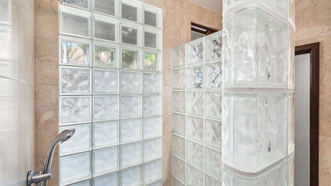 Photo of Bathroom in Hawaii Loa Ridge