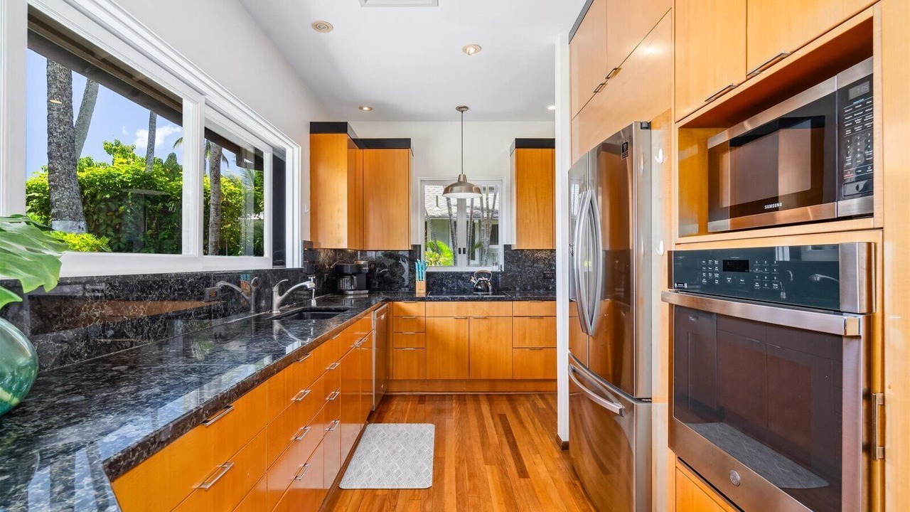 Photo of Kitchen in Hawaii Loa Ridge