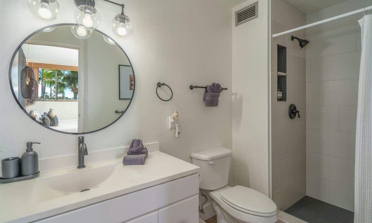 Photo of Bathroom in Maalaea
