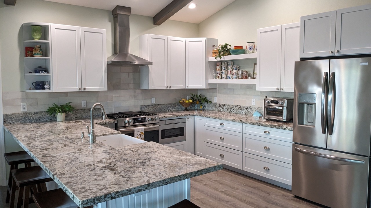 Photo of Kitchen in Kilohana Kai