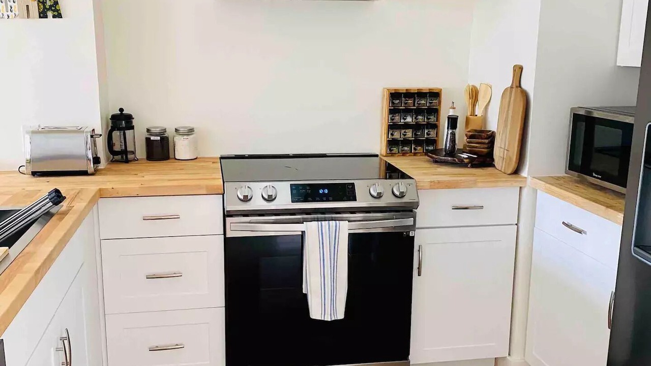 Photo of Kitchen in Makaha Valley
