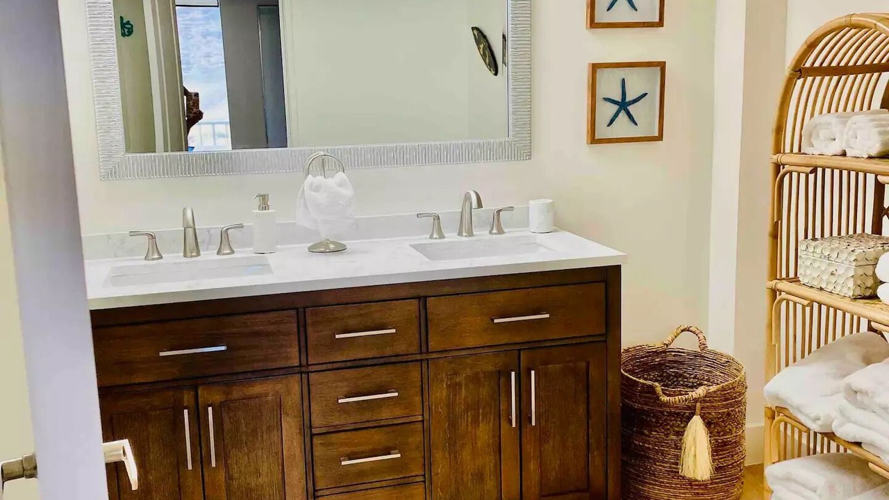 Photo of Bathroom in Makaha Valley