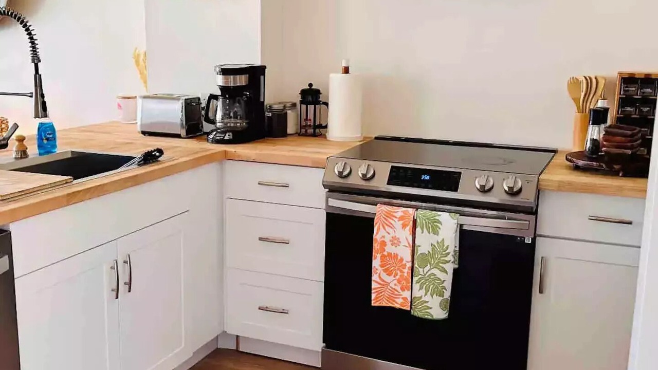 Photo of Kitchen in Makaha Valley