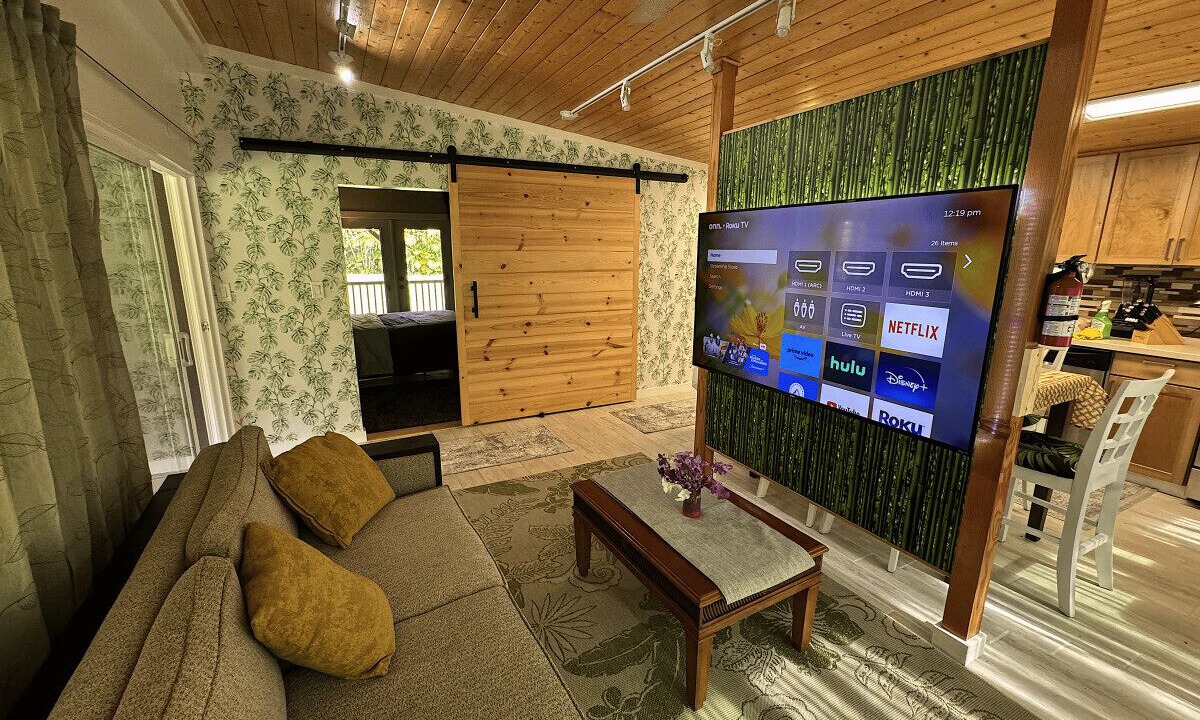 Photo of Livingroom in Leilani Estates