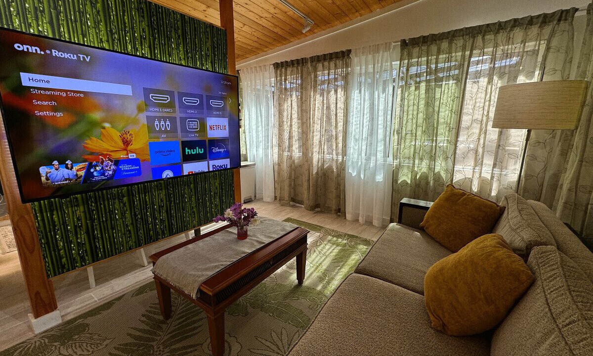 Photo of Livingroom in Leilani Estates