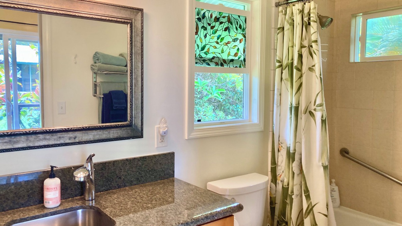 Photo of Bathroom in Pahoa