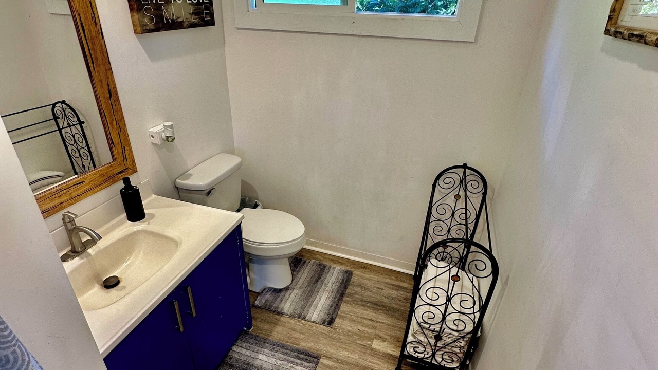 Photo of Bathroom in Kahuku