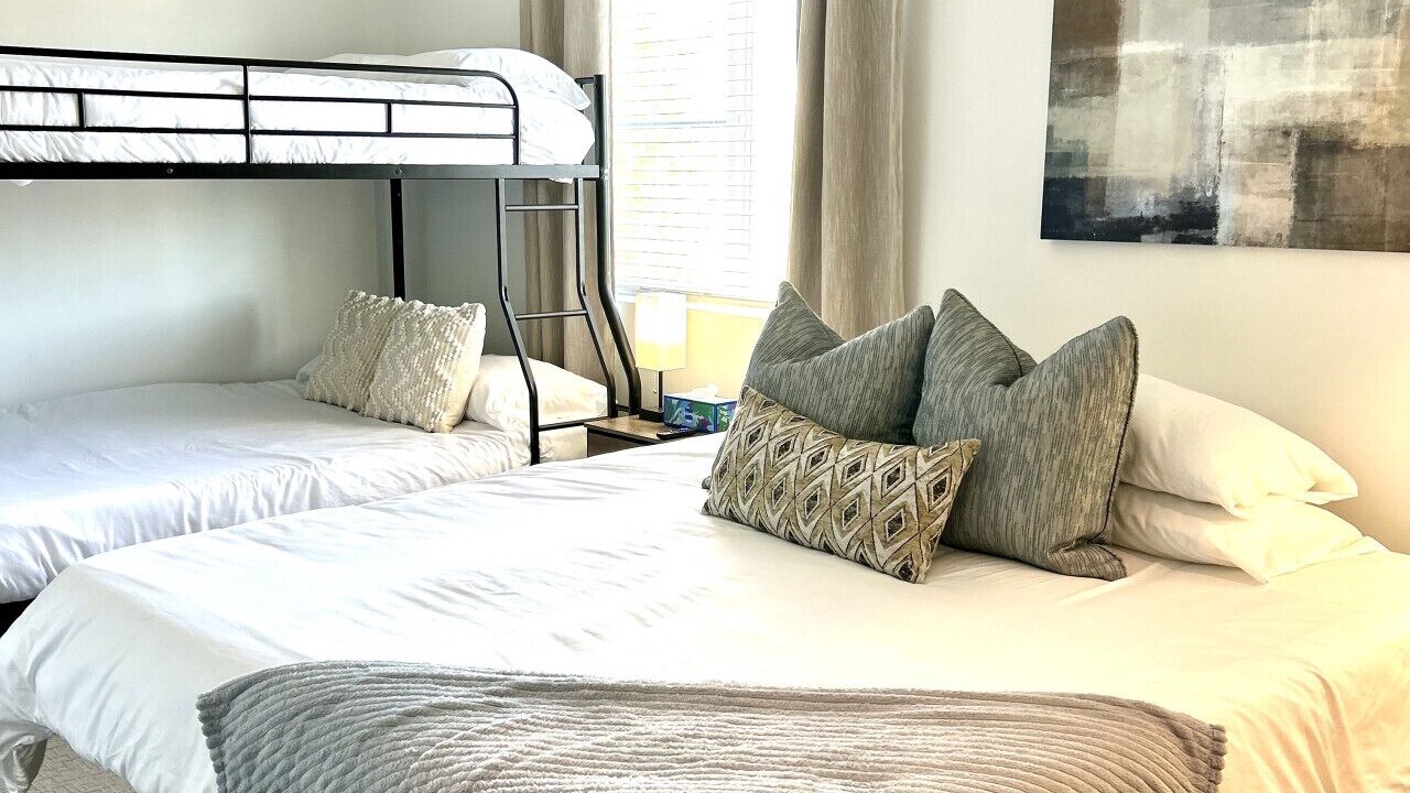 Photo of Bedroom in People's Freeway