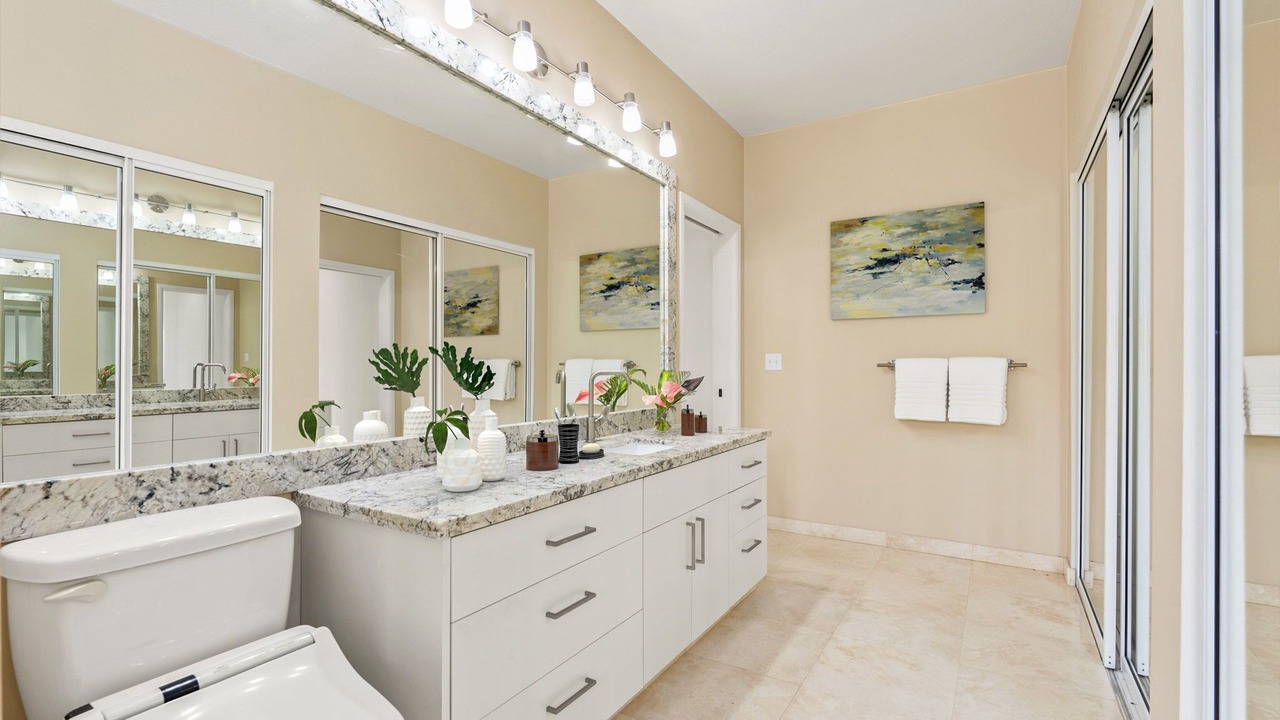 Photo of Bathroom in Eastern Honolulu