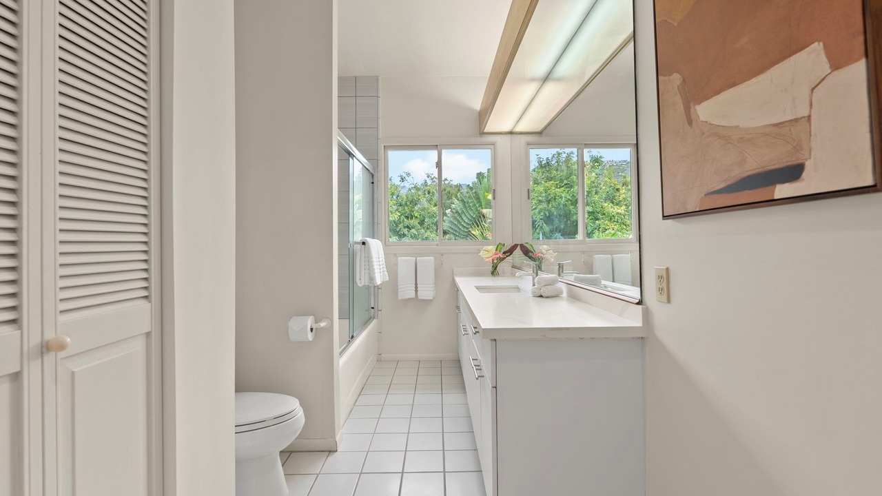 Photo of Bathroom in Eastern Honolulu