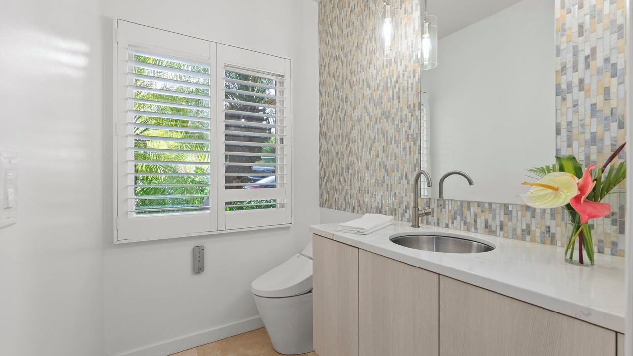 Photo of Bathroom in Eastern Honolulu