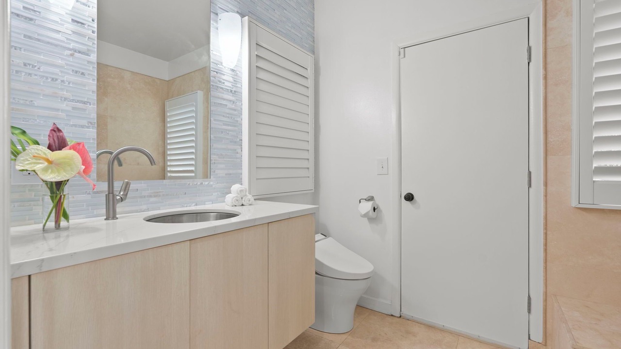 Photo of Bathroom in Eastern Honolulu
