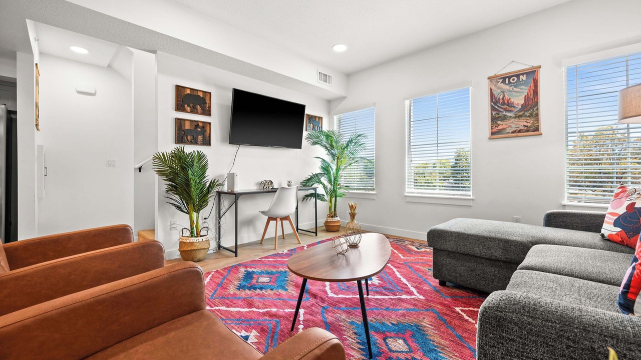 Photo of Livingroom in People's Freeway