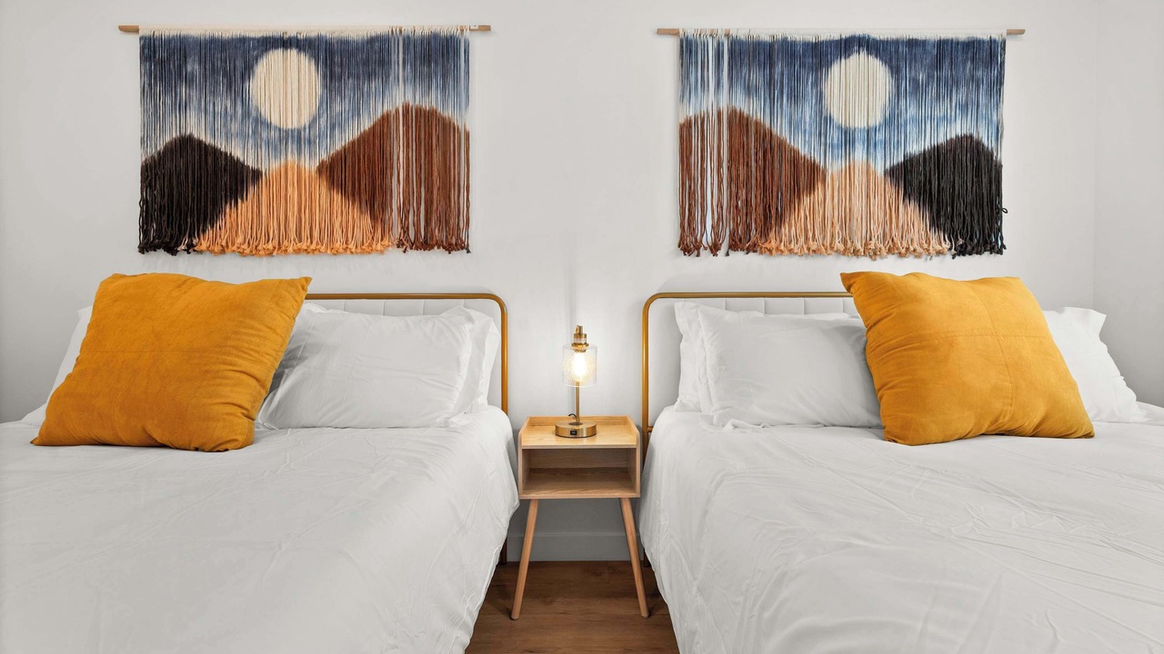 Photo of Bedroom in People's Freeway