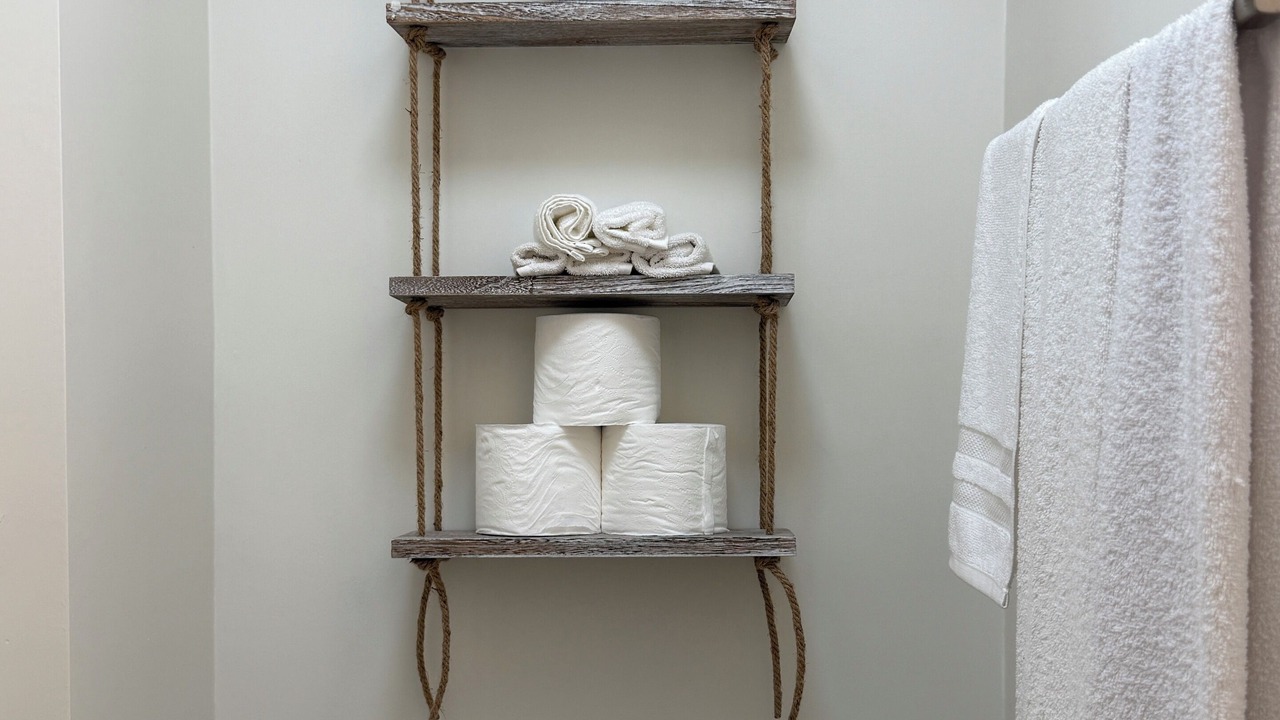 Photo of Bathroom in Punaluu