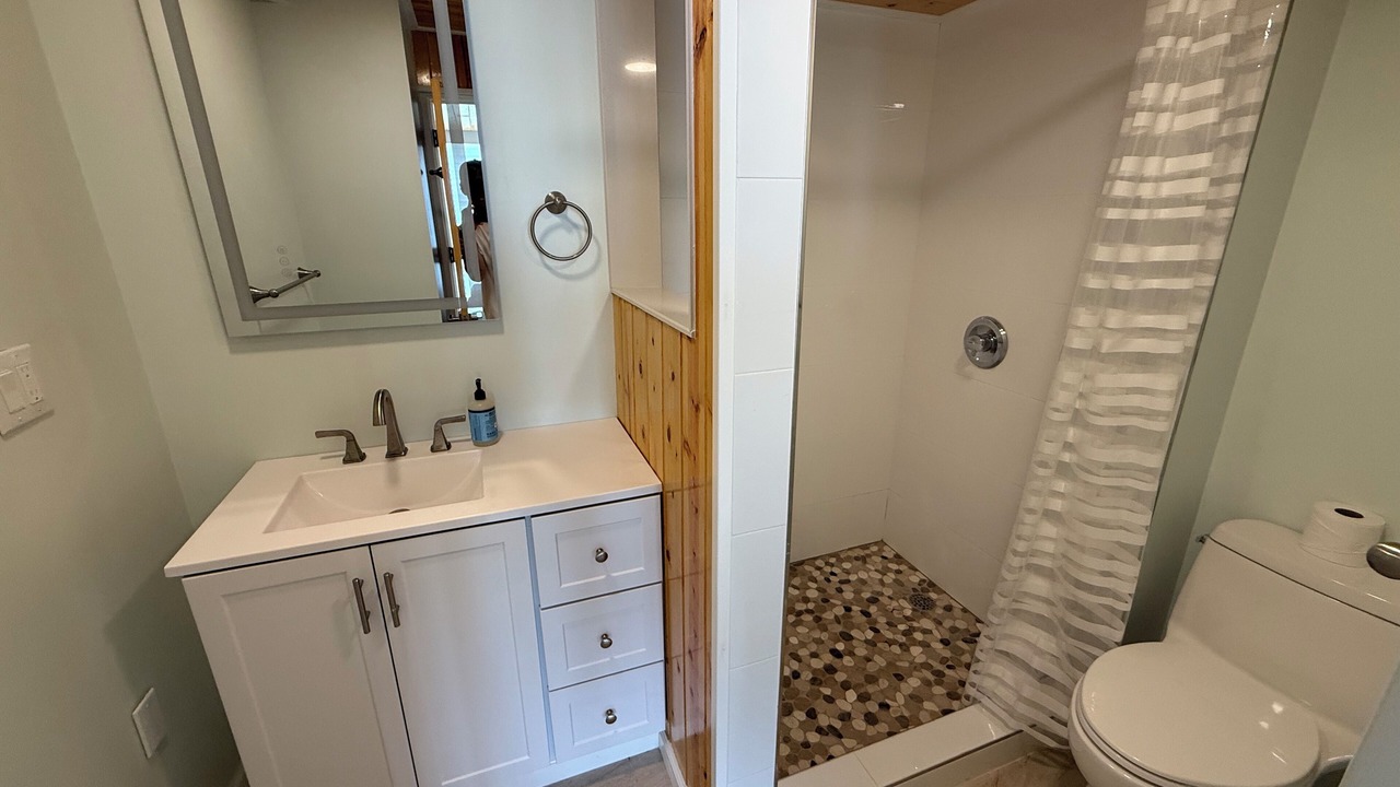 Photo of Bathroom in Punaluu