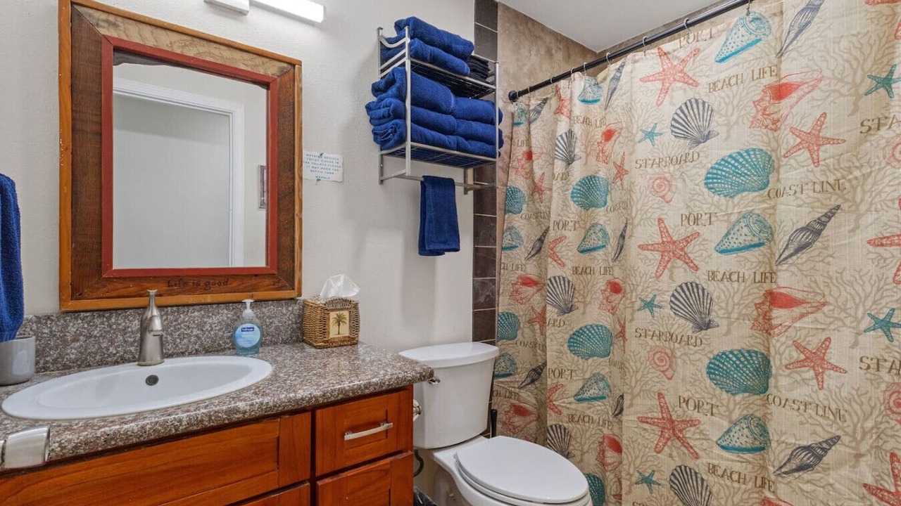 Photo of Bathroom in Maunawili