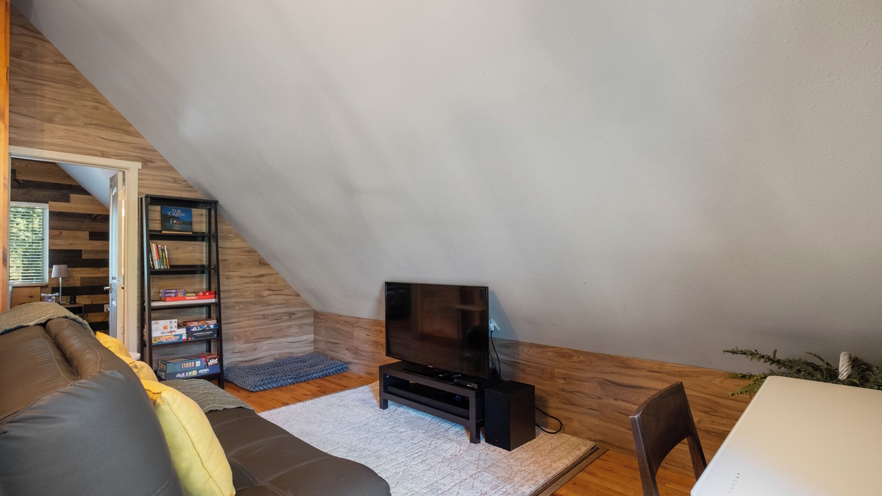 Photo of Livingroom in Gold Bar