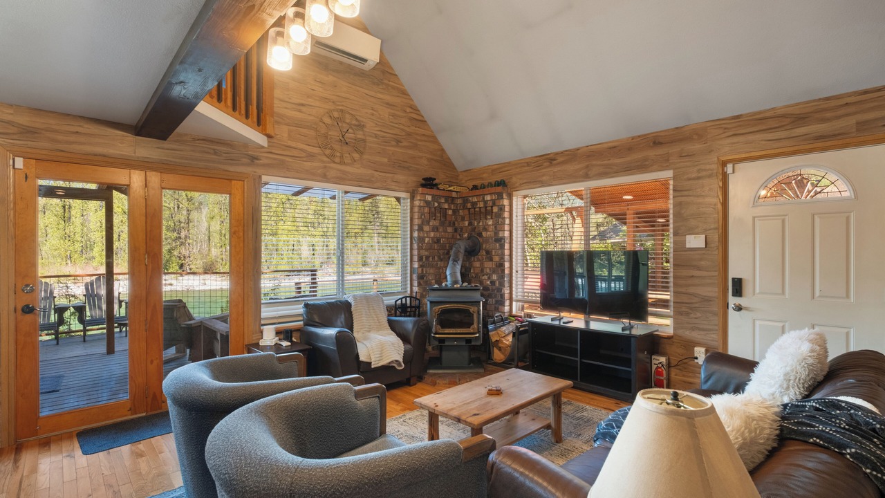 Photo of Livingroom in Gold Bar