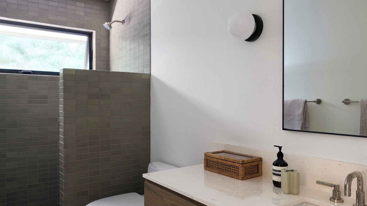 Photo of Bathroom in Diamond Head - Kapahulu - St. Louis