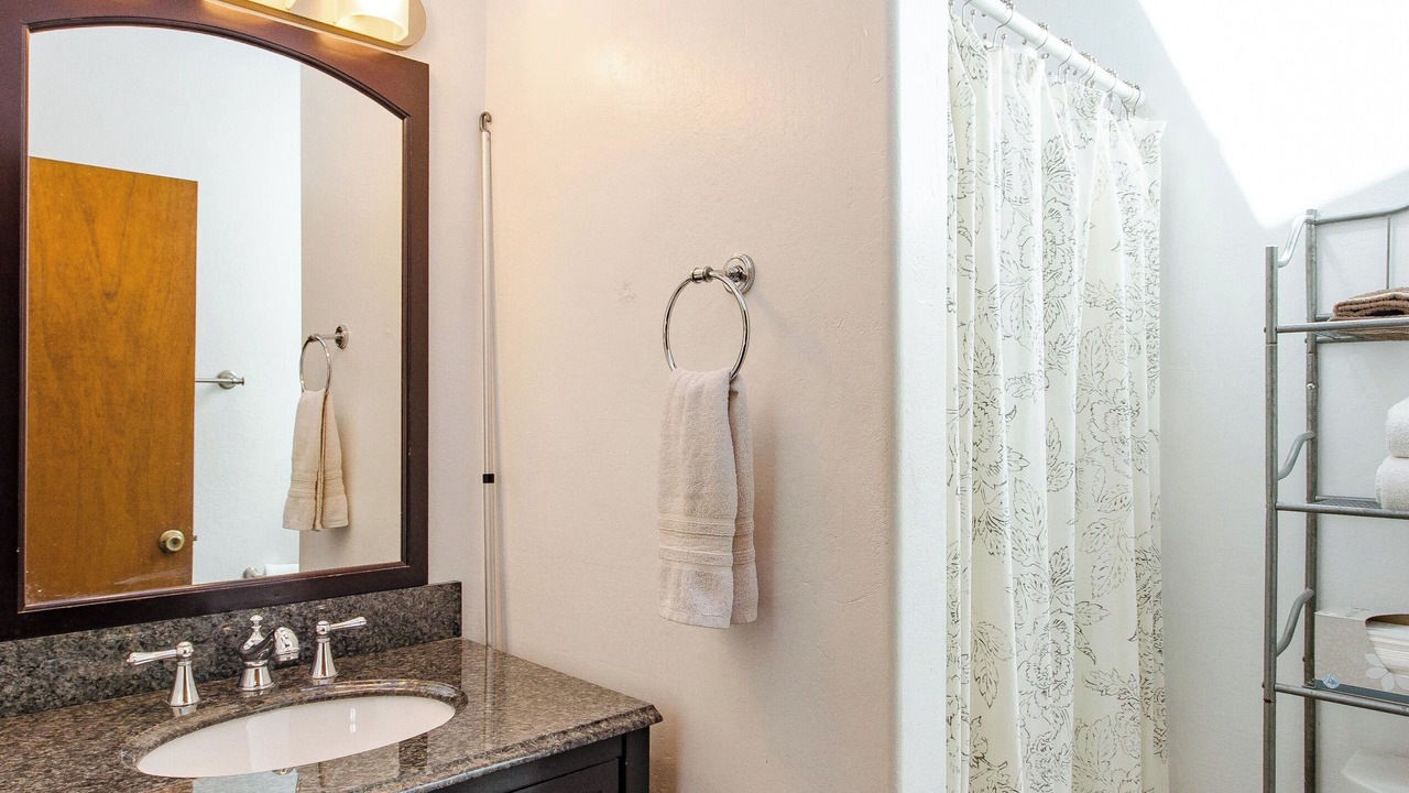 Photo of Bathroom in Volcano