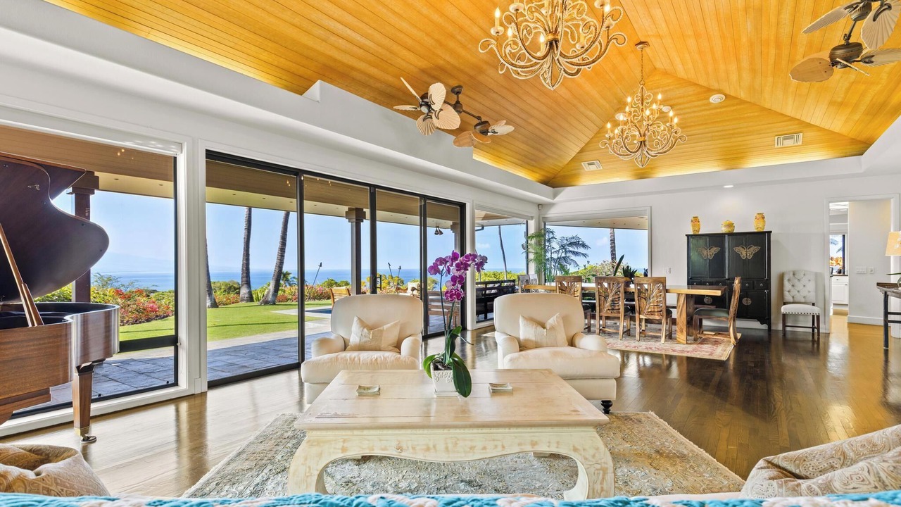 Photo of Livingroom in Kamuela