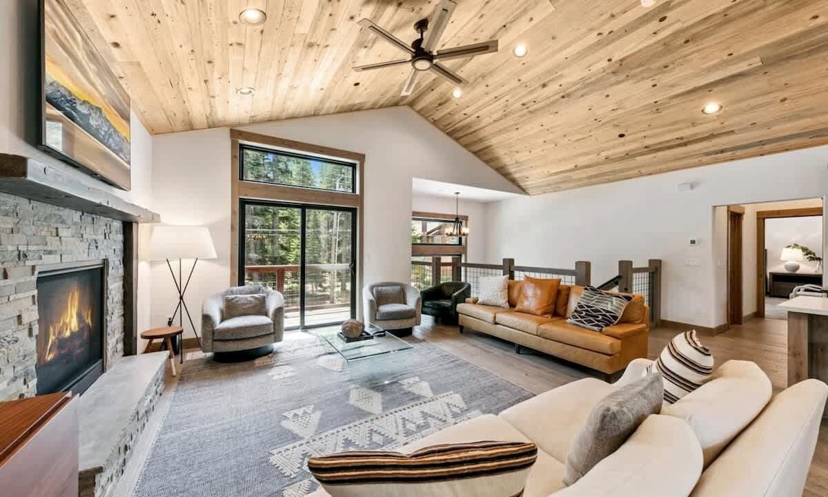 Photo of Livingroom in North Upper Truckee