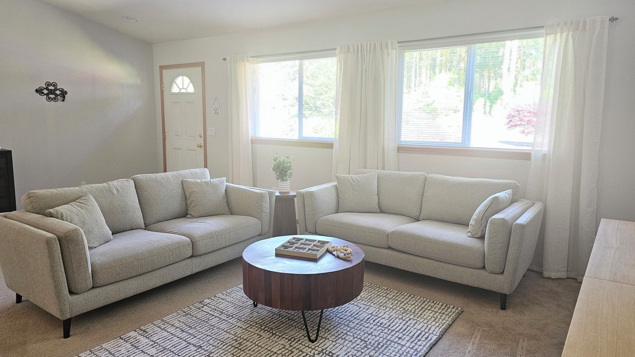 Photo of Livingroom in Oak Harbor