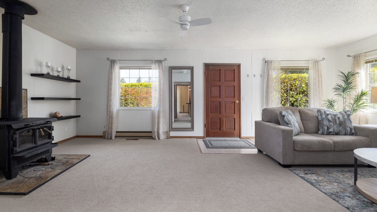Photo of Livingroom in La Conner