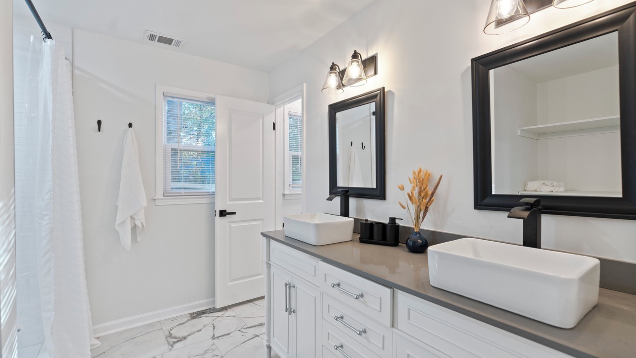 Photo of Bathroom in Smyrna