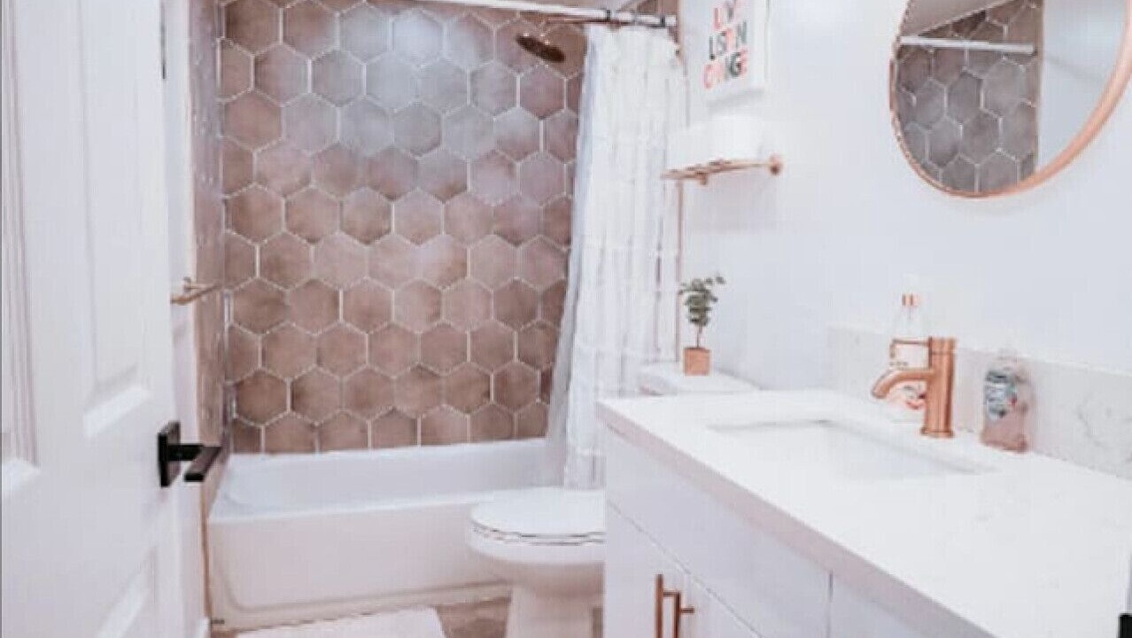 Photo of Bathroom in Punaluu