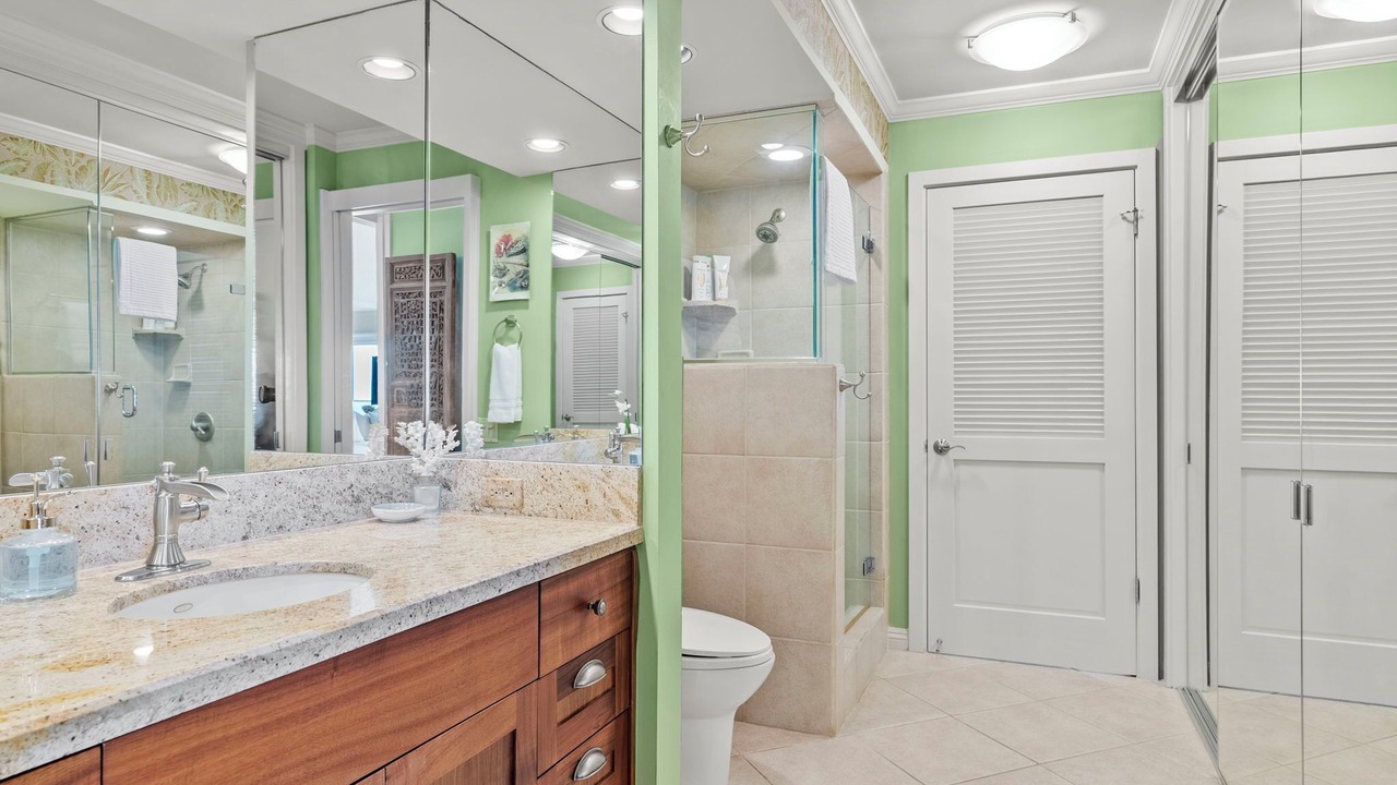 Photo of Bathroom in Diamond Head - Kapahulu - St. Louis