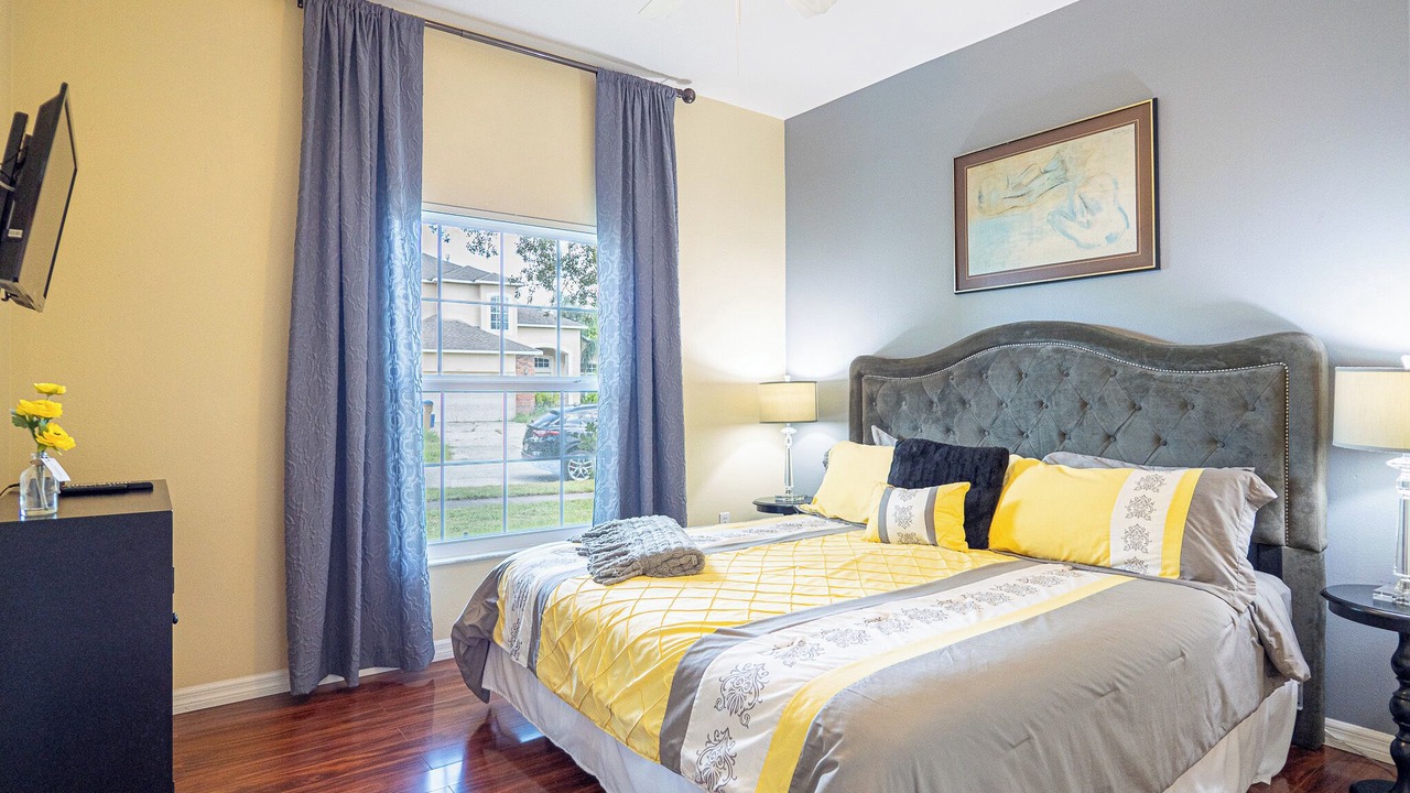 Photo of Bedroom in Crescent Lakes