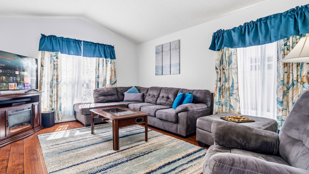Photo of Livingroom in Crescent Lakes