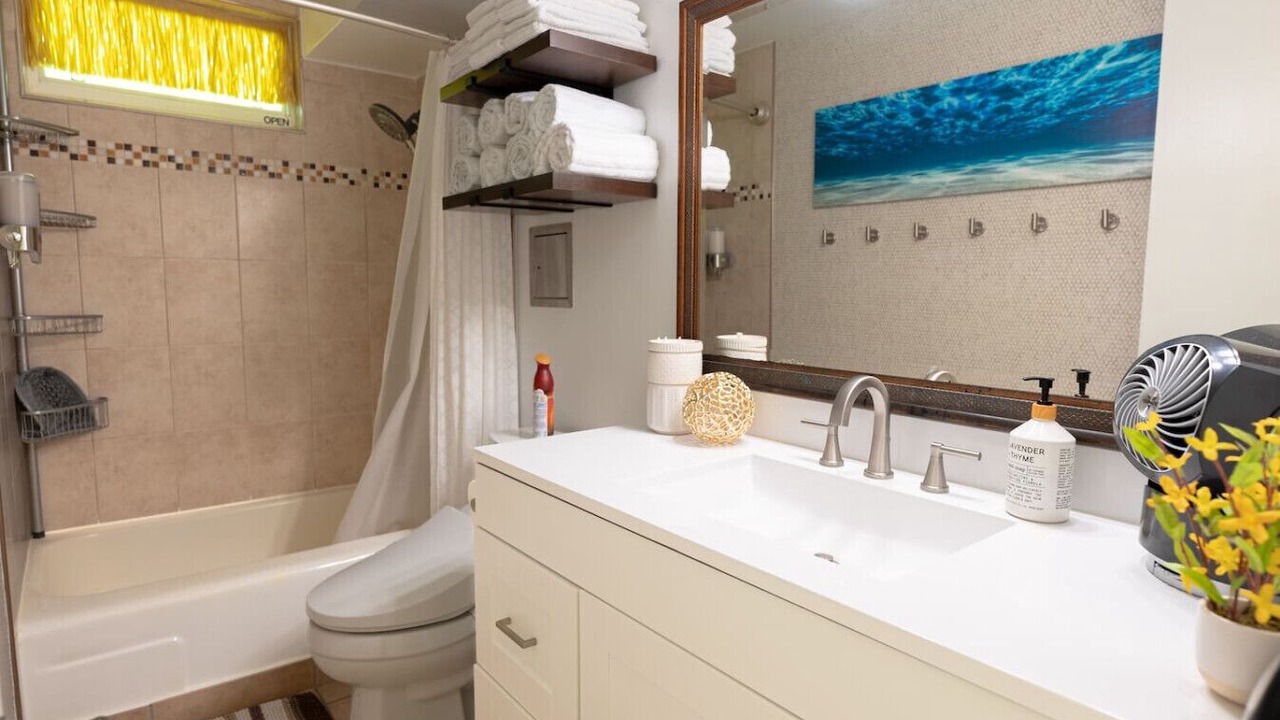 Photo of Bathroom in Punaluu
