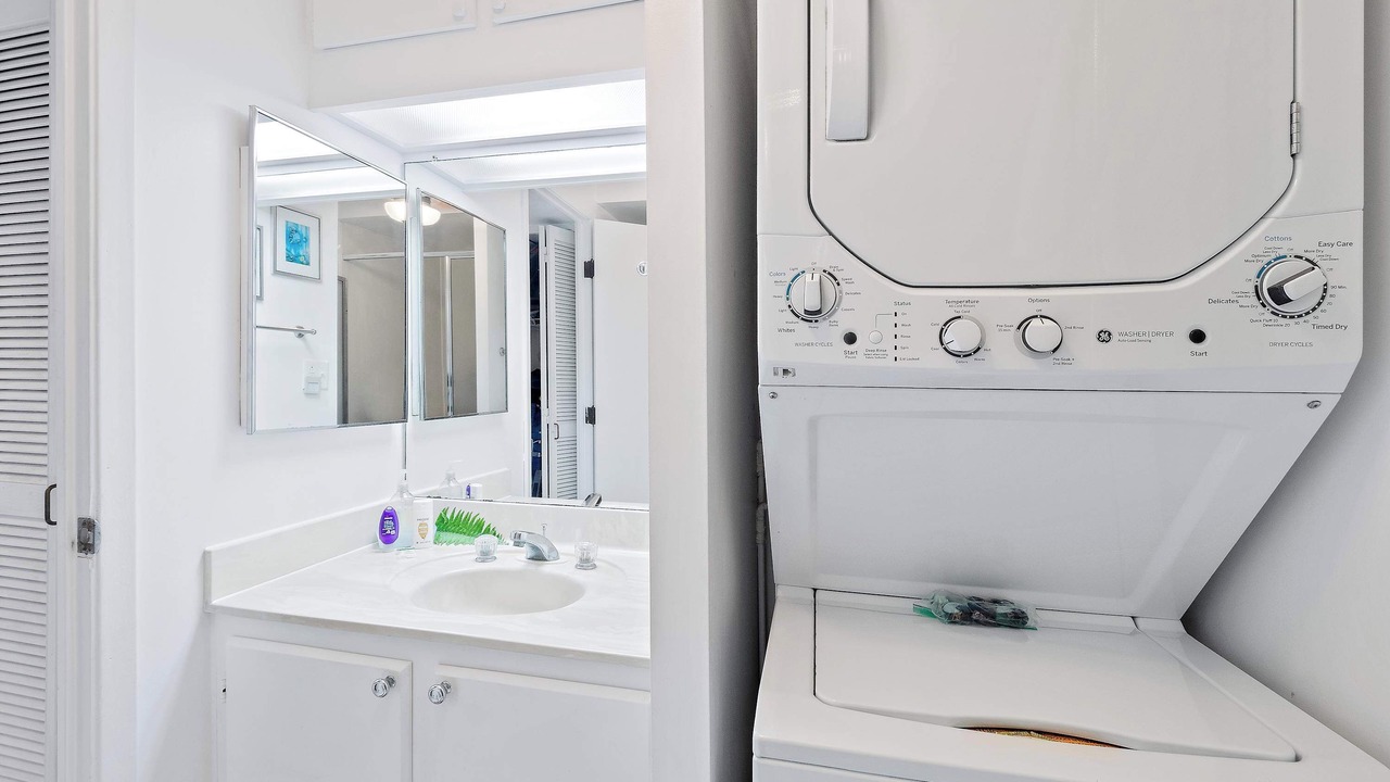 Photo of Bathroom in Historic Kailua Village