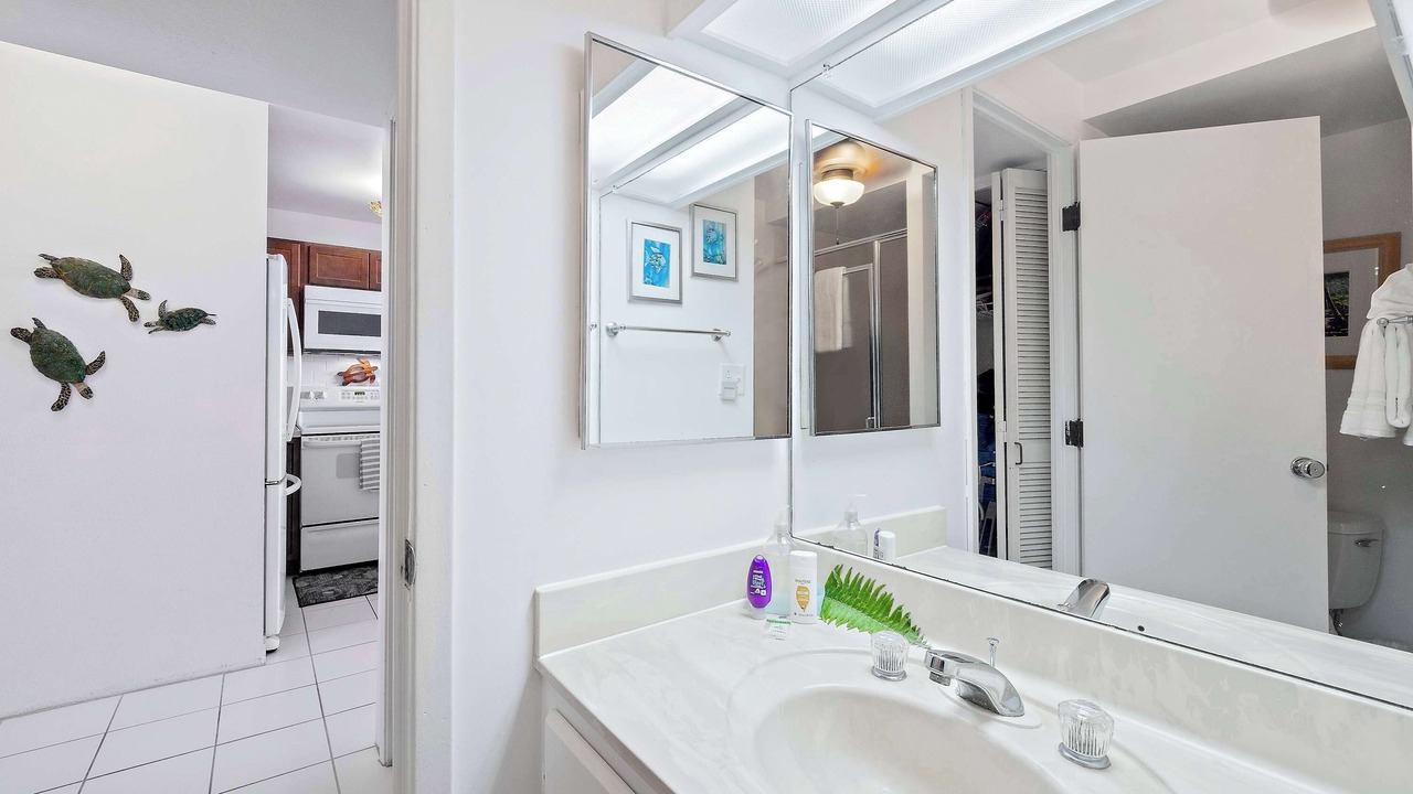 Photo of Bathroom in Historic Kailua Village