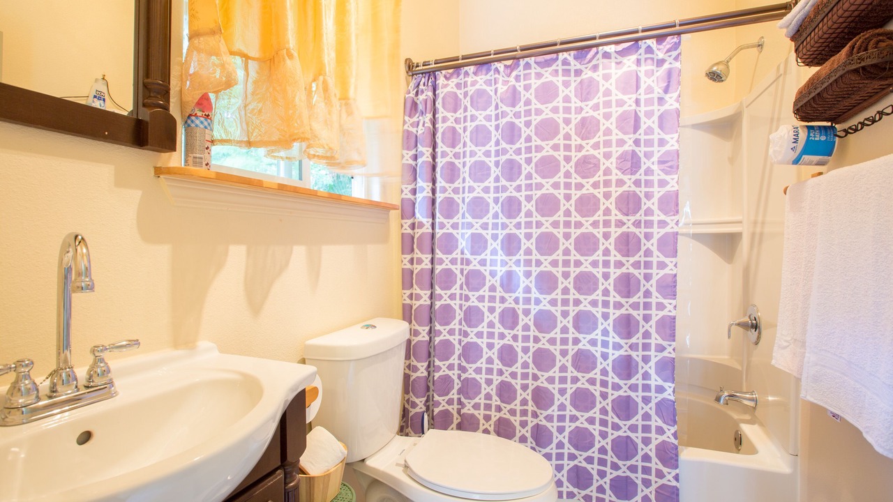 Photo of Bathroom in Kehena Beach Estates