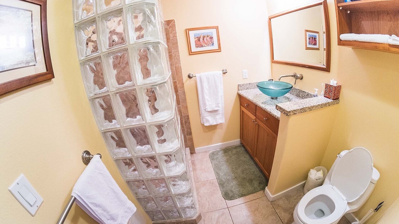 Photo of Bathroom in Kahaluu Bay